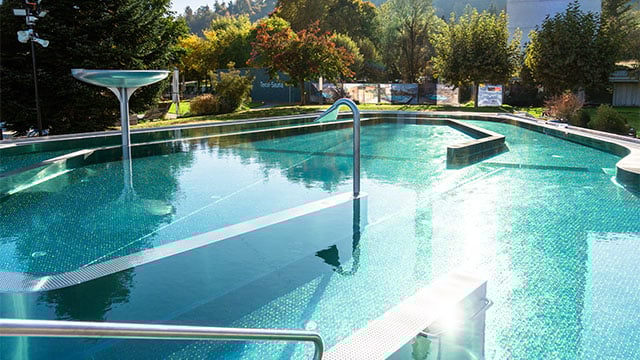 Image Grid 640x360_0000_251016_Therme_Fliessbecken_06