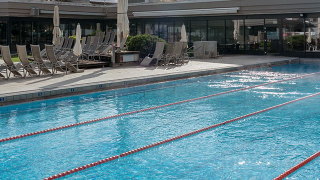 Schwimmbecken