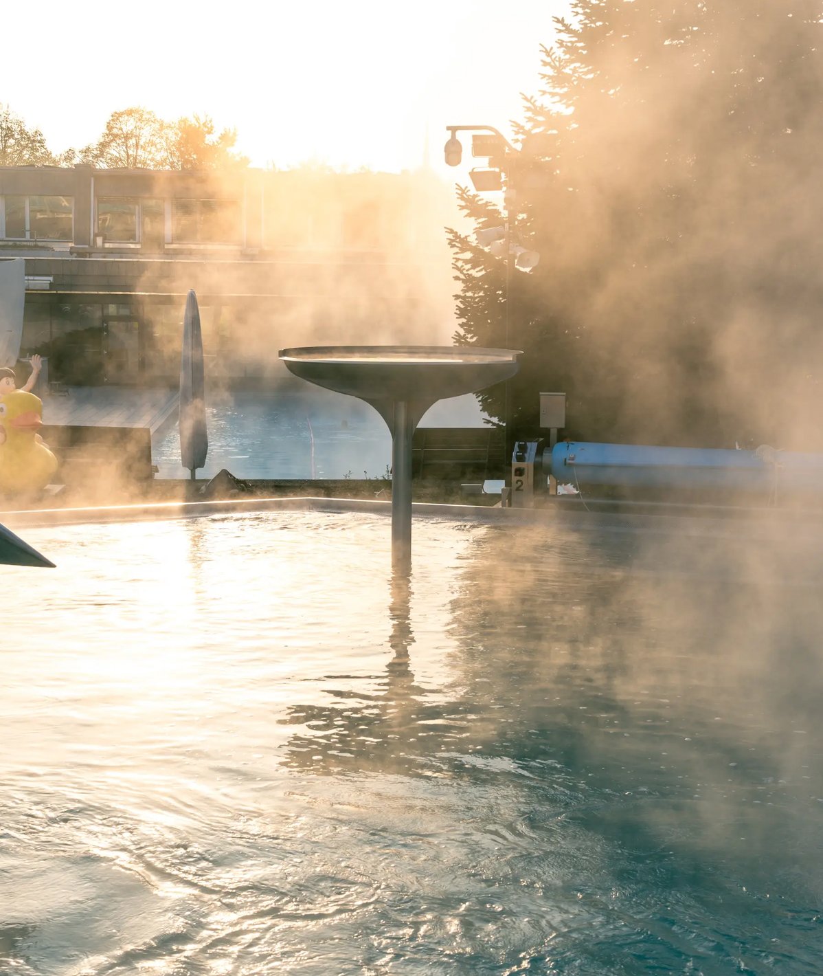 Herbstliche Impression aus der Therme Zurzach vom Fliessbecken.